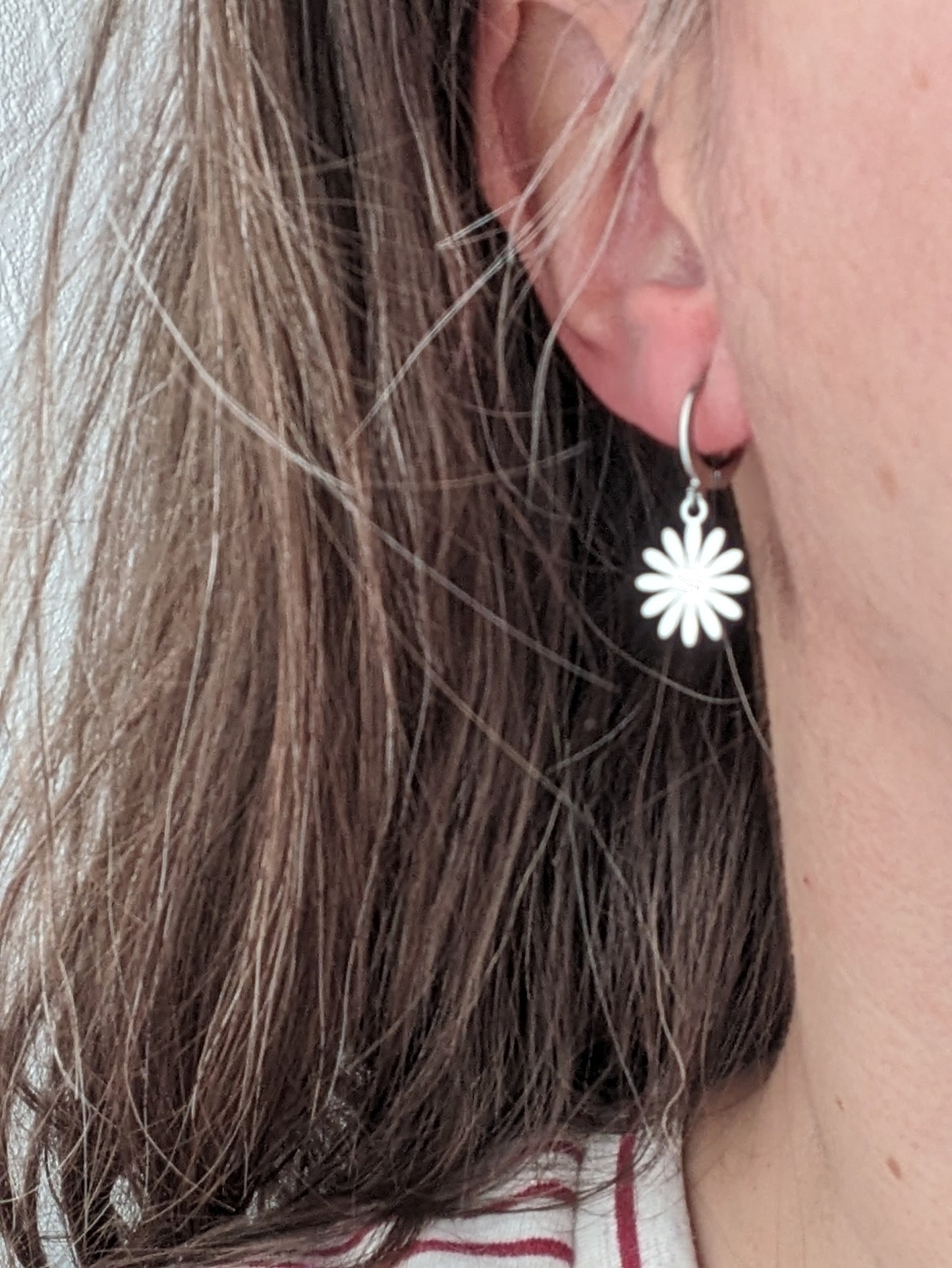 Boucles d'oreilles minimalistes Marguerite en acier inoxydable (BO-1832)
