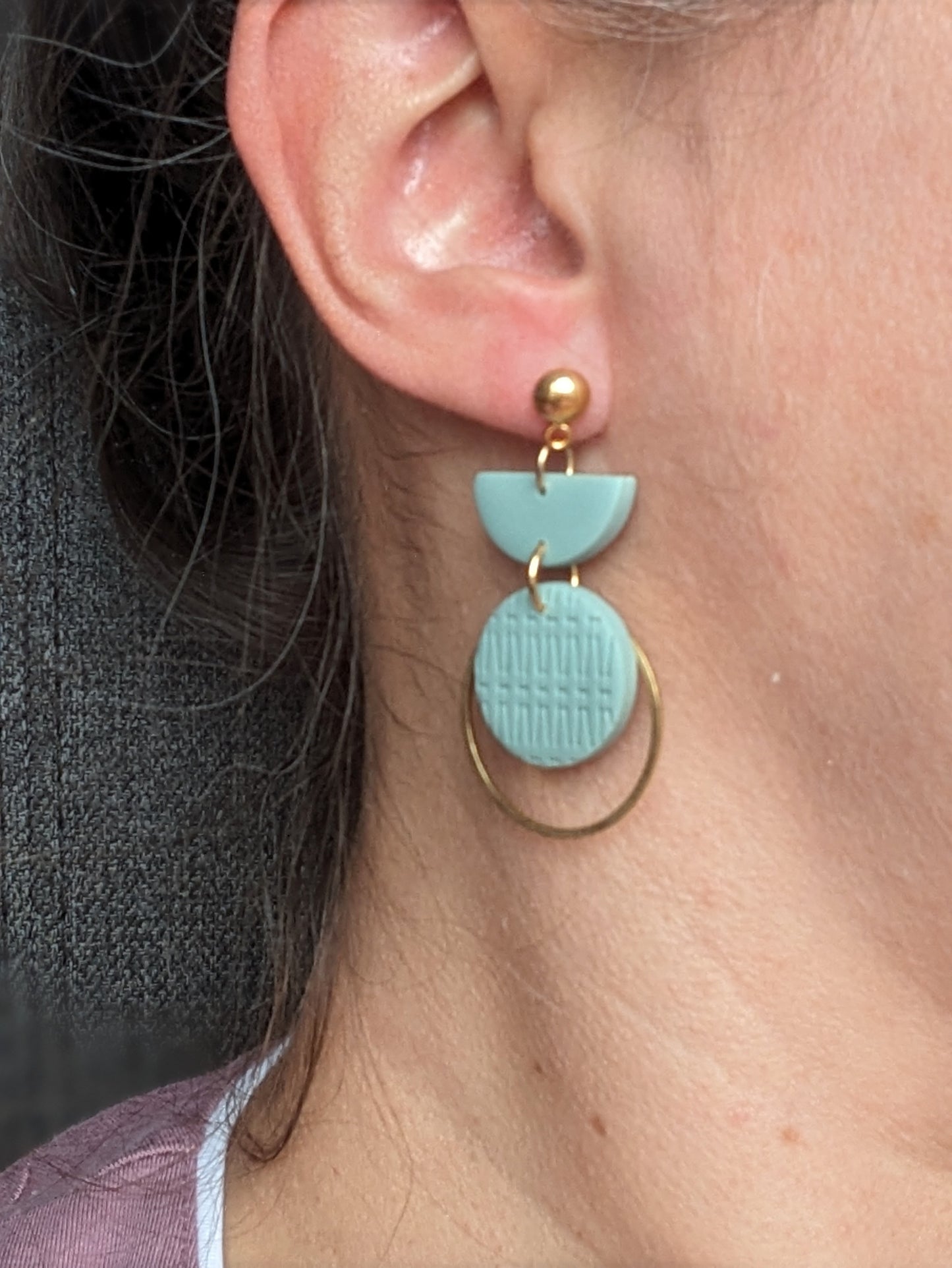 Boucles d'oreilles  pendentif demi lune, anneau et pendentif rond en argile polymère (BO-1840
