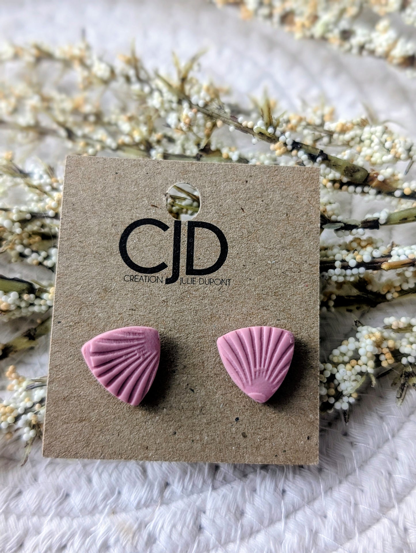 Stud argile triangle varié
