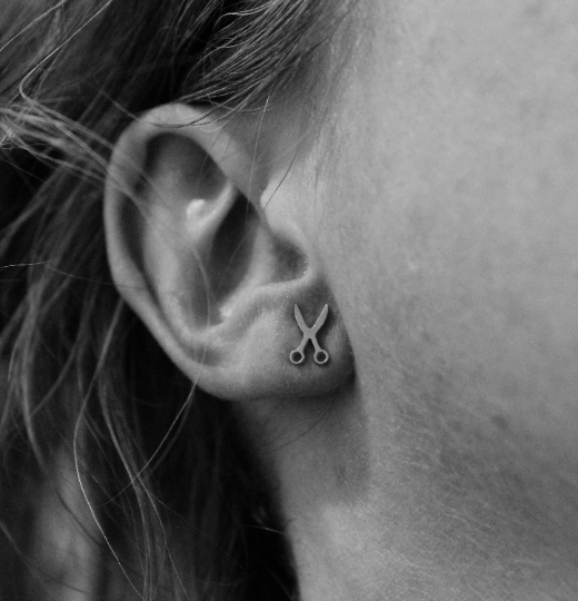 Boucles d'oreilles ciseau // scissor stud earrings // stainless steel earrings // minimalist jewelry // (bo-1652)