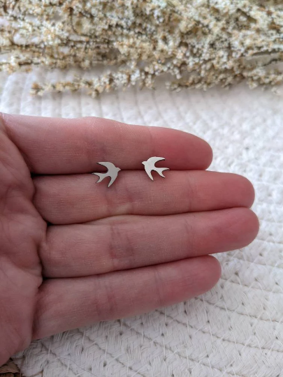 Boucles d'oreilles hirondelle // sparrow stud earrings // stainless steel earrings // minimalist jewelry // (bo-1712)