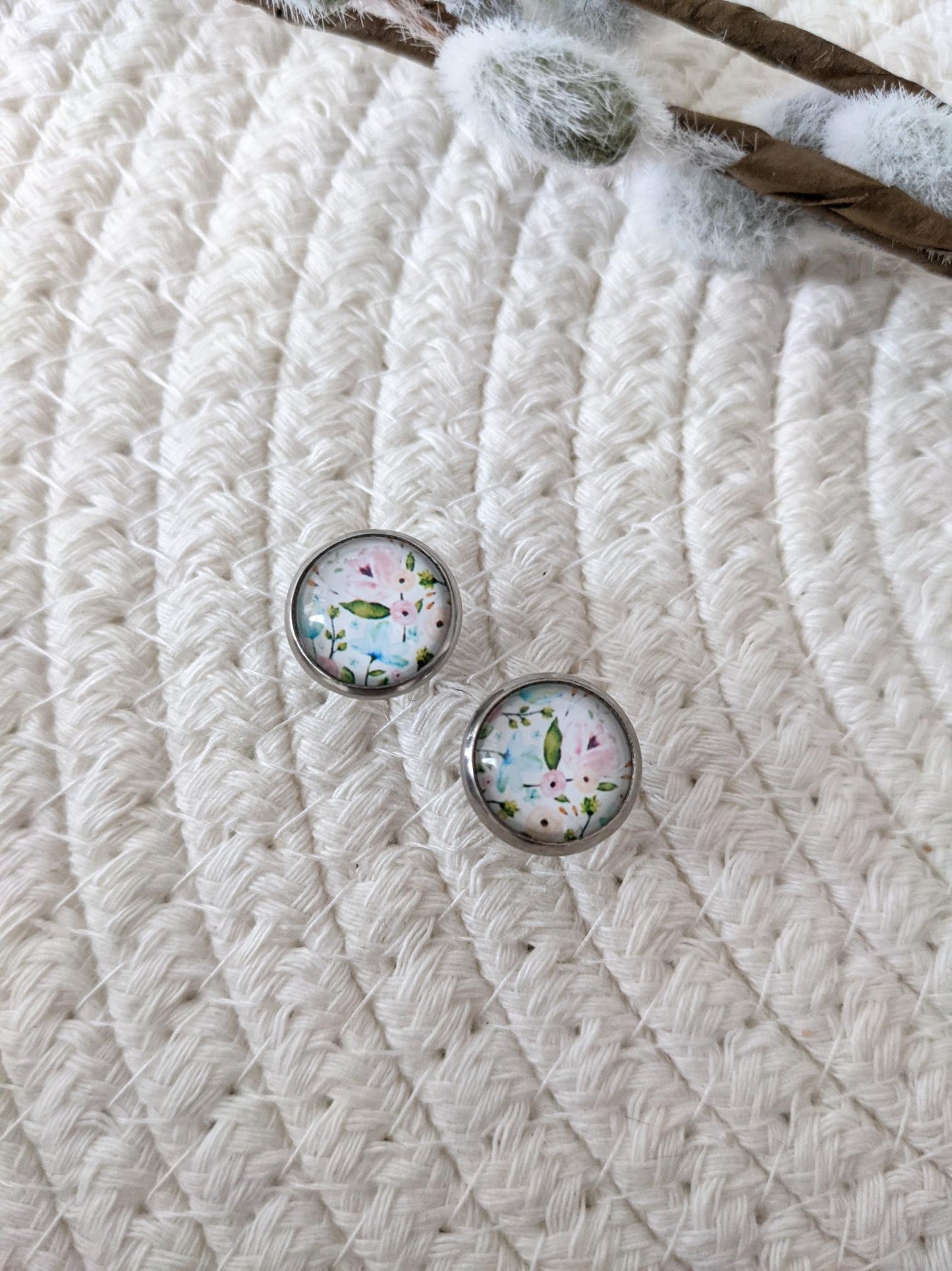 Petites merveilles fleurie // floral cabochon earrings // cute glass cabochon earrings (BO-1688)