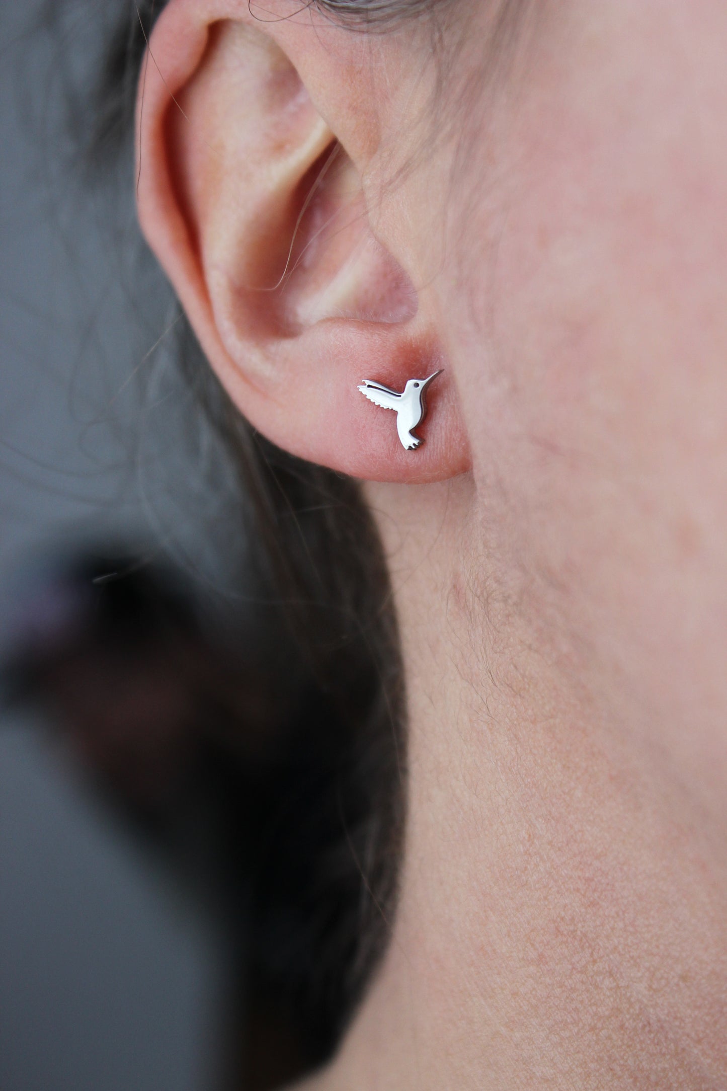 Boucles d'oreilles colibri // hummingbird stud earrings // stainless steel earrings // minimalist jewelry // (bo-1707)