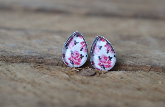 Petites merveilles fleurie // rose // Goutte d'eau // teardrop studs earrings // fait au quebec   (BO-1529-G)