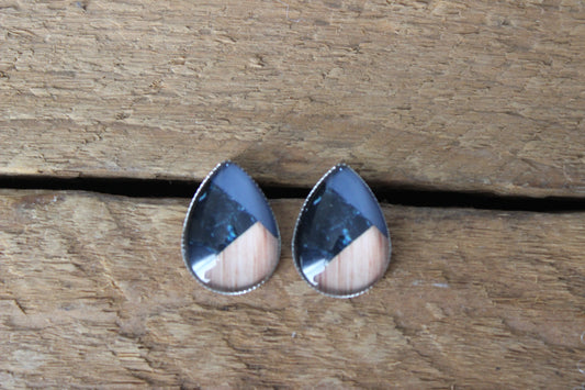 Petites merveilles geometrique // black wood earrings // Goutte d'eau // teardrop studs earrings // fait au quebec (BO-1533-G)