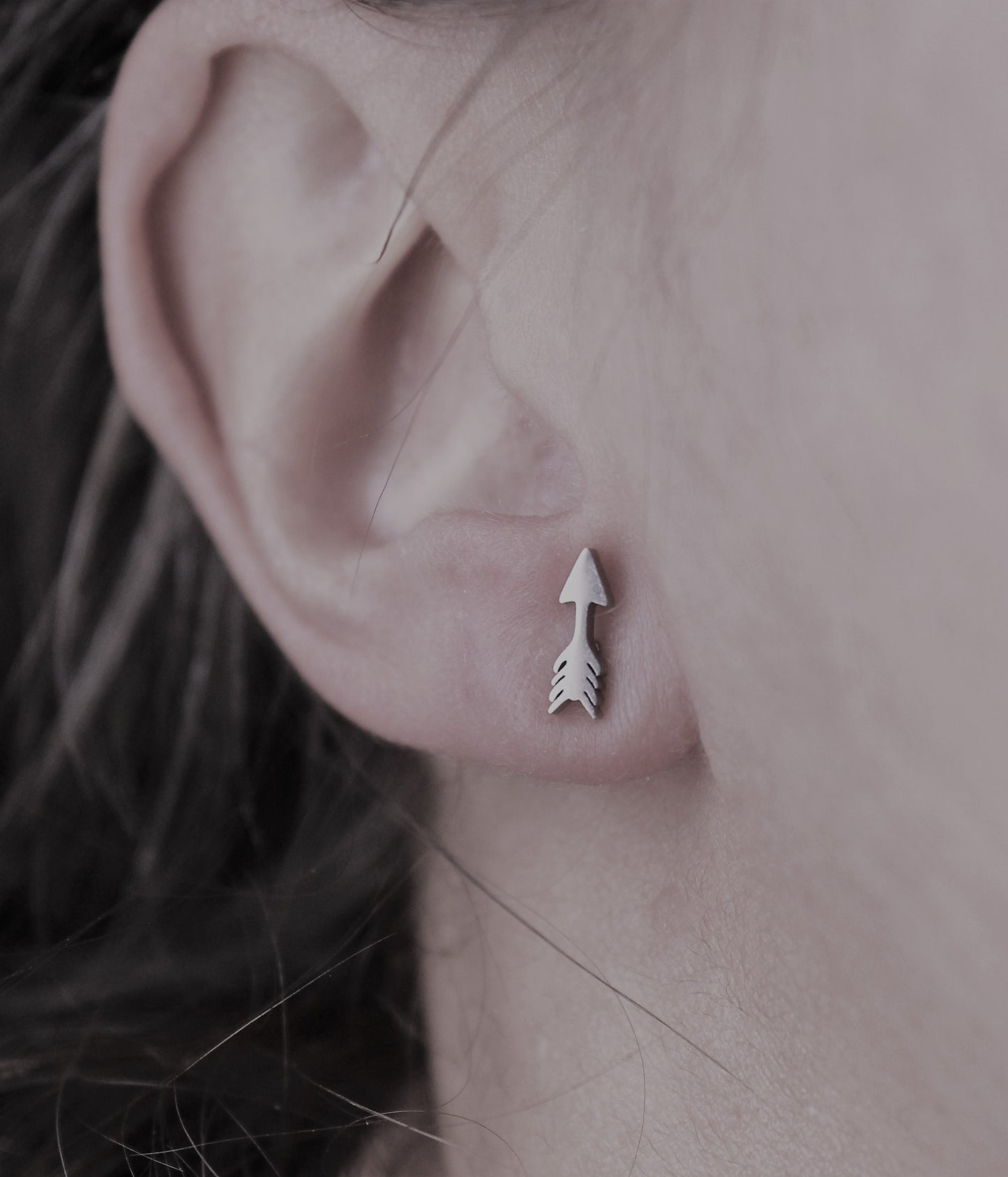 Boucles d'oreilles fleche // arrow stud earrings // stainless steel earrings // minimalist jewelry // (bo-1613)