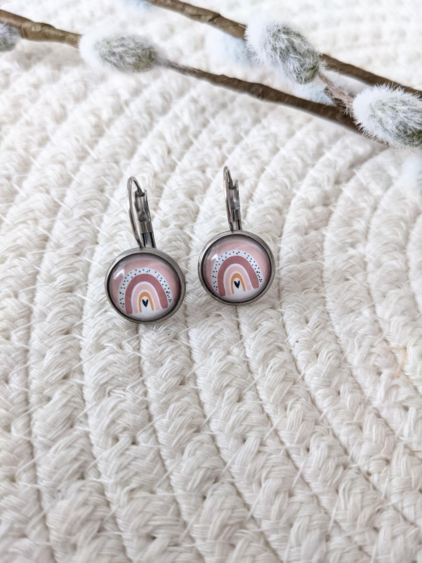 Petites merveilles arc-en-ciel rose // pink rainbow earrings // cute glass cabochon earrings (BO-1687)