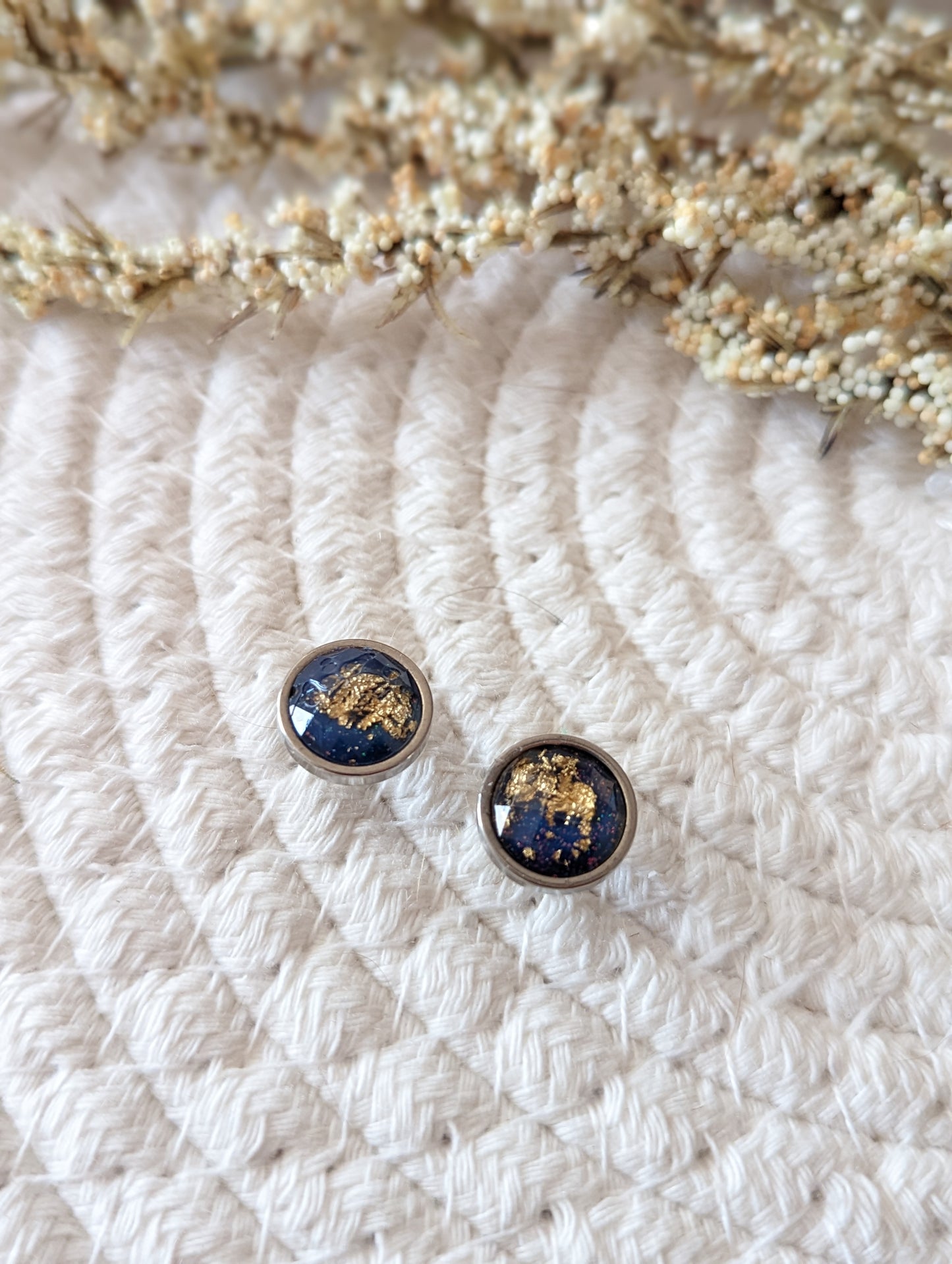 boucles d'oreilles feuille d'or résine // resin stud // stainless earrings (BO-1564)