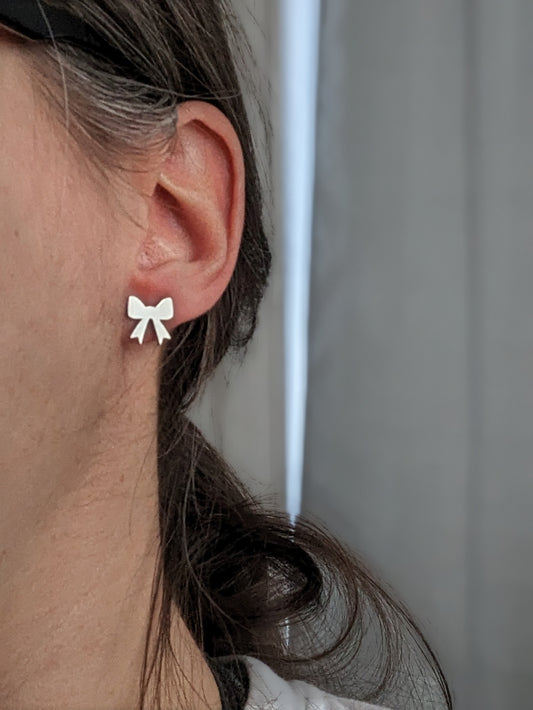 Boucles d'oreilles boucle // cute bow stud earrings // stainless steel earrings // minimalist jewelry // (bo-1758)