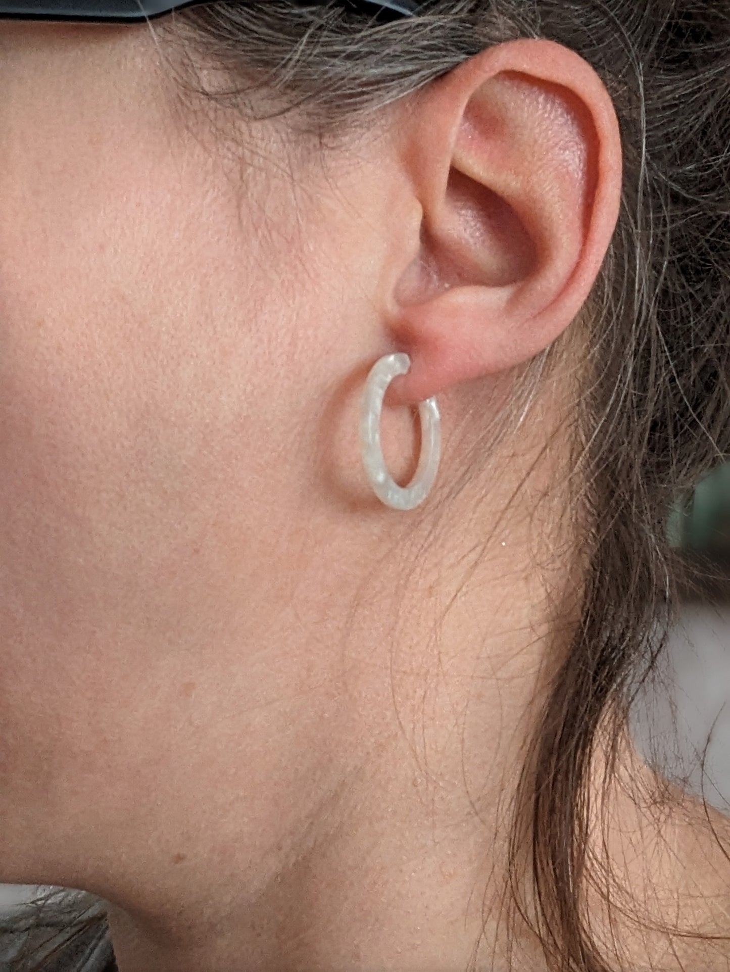 Boucles d'oreilles acrylique // boucles style créole // acetate earrings // hoop earrings (bo-1567-3)