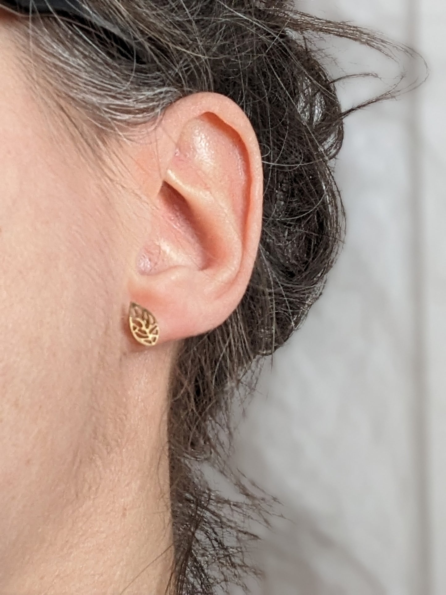 Boucles d'oreilles feuille // leave stud earrings // stainless steel earrings // minimalist jewelry // ( BO-1788)