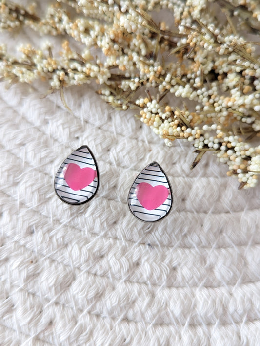 Petites merveilles coeur rose rayure  // pink heart and stripe teardrop earrings // Goutte d'eau // fait au quebec (BO-1794-G)