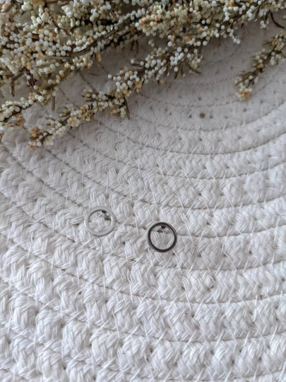 Boucles d'oreilles cercle // circle stud earrings // stainless steel earrings // minimalist jewelry // (bo-1706)