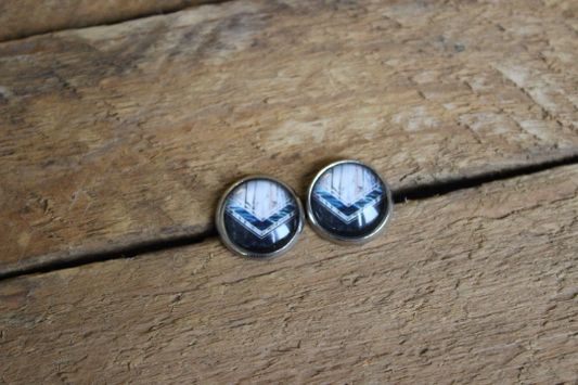 Petites merveilles chevron bleu bois // eau // glass cabochon earrings // fait au quebec (BO-1432)