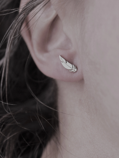 Boucles d'oreilles plume // feather stud earrings // stainless steel earrings // minimalist jewelry // (bo-1607)