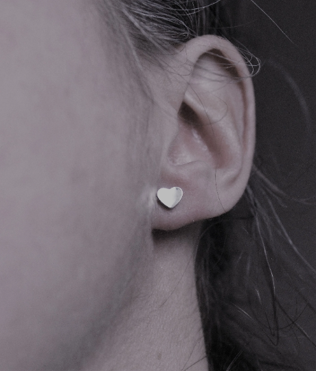 Boucles d'oreilles coeur // heart stud earrings // stainless steel earrings // minimalist jewelry // (bo-1624)